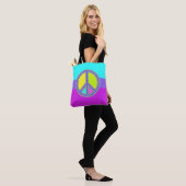 Mit Farben ausgefülltes FRIEDENSzeichen 1 Tasche (Am Model)