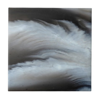 Mit Federn versehener cooler natürlicher Stein des Fliese