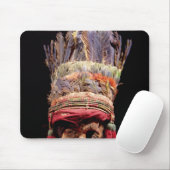 Mit Federn versehener Kopfschmuck auf einem Mousepad (Mit Mouse)