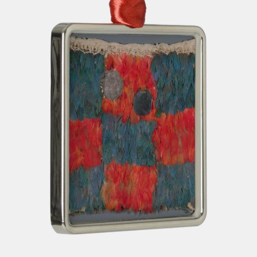 Mit Federn versehenes Kap Silbernes Ornament (Rechts)