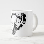 Mit freundlichen Augen, zarter Arm Jumbo-Tasse (Vorderseite Rechts)