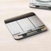 mit hölzerner Tabelle und modernem Art tatami: Untersetzer (Linke Seite)