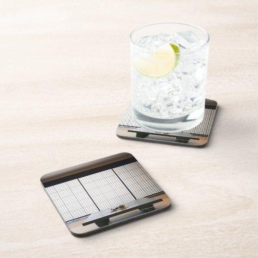 mit hölzerner Tabelle und modernem Art tatami: Untersetzer (Rechte Seite)