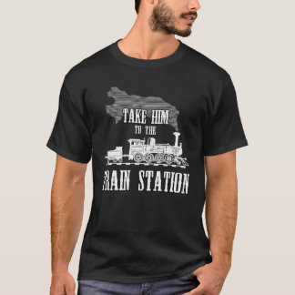 Mit ihm zum Vintagen Dampfzug des Bahnhofs T-Shirt