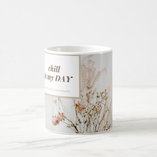 Mit jedem Schluck den Tag erleben Kaffeetasse (Mittel)