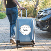 Mit jedem Schritt lebe ich im Augenblick - Achtsam Aufkleber (Koffer Insitu)