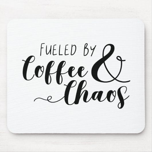 Mit Kaffee und Chaos gespeist Mousepad (Vorne)