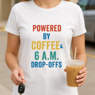 Mit Kaffee und früherem Drop-Offs versorgt; Eltern T-Shirt