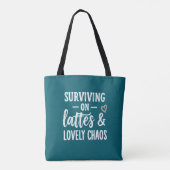 Mit Kaffee und herrlichem Chaos überleben Tasche (Rückseite)