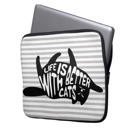 Mit Katzen ist das Leben besser | Fun Typografie Laptopschutzhülle (Vorderseite Links)