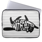 Mit Katzen ist das Leben besser | Fun Typografie Laptopschutzhülle (Vorderseite)