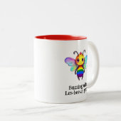 Mit Les-Biene-an-Stolz-LGBT Zweifarbige Tasse (VorderseiteRechts)