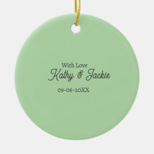 Mit Liebe fügen Sie den Namen des Paares hinzu, ei Keramik Ornament