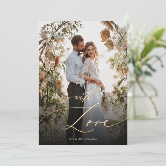 Mit Liebe Gold Script Wedding Foto Dankeskarte (Stehend Vorderseite)