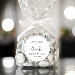 Mit Liebe Hochzeit vielen Dank Runder Aufkleber<br><div class="desc">Elegant danke Ihnen Aufkleber für Ihre Hochzeitsempfehlung Gefallen und danke Ihnen Karten mit "Mit Liebe   Dank" in schlichter moderner Typografie und ein stilvolles,  elegantes Drehbuch mit Swashes,  Ihren Vornamen verbunden durch ein Herz und Ihr Hochzeitsdatum.</div>