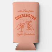 Mit Liebe von [Ihrer Stadt] Custom Bachelorette Selters Dosenkühler (Rückseite)