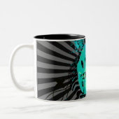 mit Luftblasen. Zweifarbige Tasse (Links)