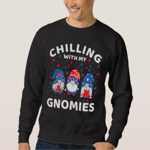 Mit meinen Gnomen abkühlen am 4. Juli Gnome Girls Sweatshirt