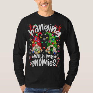 Mit meinen Gnomen und dem farbenfrohen Weihnachtsf T-Shirt