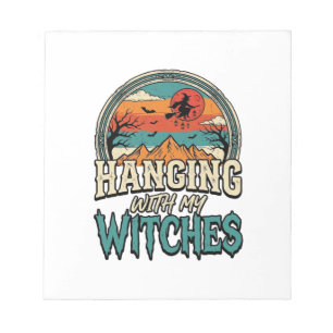 Mit meinen Hexen abhängen Vintage Halloween Design Notizblock