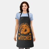 Mit meinen Hexen hängen Halloween-Design (3) Schürze (Getragen)