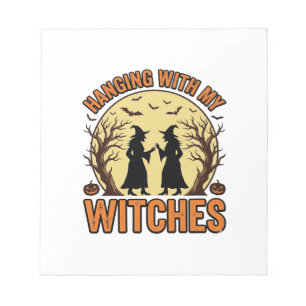 Mit meinen Hexen hängen Vintage-Halloween-Design_1 Notizblock