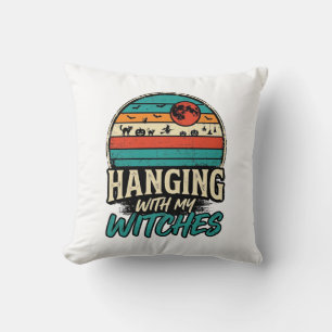Mit meinen Hexen hängen Vintage Halloween-Shirt De Kissen