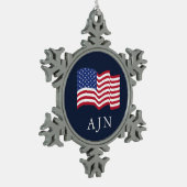 Mit Monogramm amerikanische Flaggenverzierung Schneeflocken Zinn-Ornament (Links)
