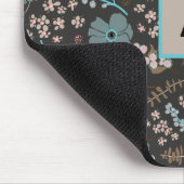 Mit Monogramm Aquamarin-Graurosa Blumenmuster Mousepad (Ecke)