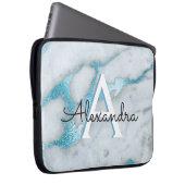 Mit Monogramm Aquamariner und weißer Marmor Laptopschutzhülle (Vorne Rechts)