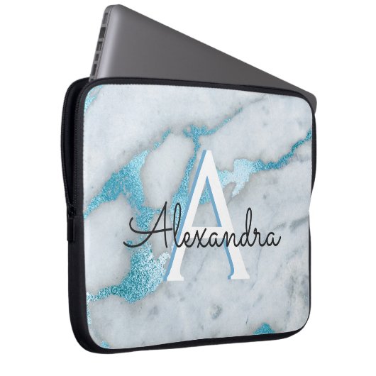 Mit Monogramm Aquamariner und weißer Marmor Laptopschutzhülle (Vorne Rechts)