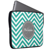 Mit Monogramm Aquamarines Blau und Grau Zigzag Laptopschutzhülle (Vorne Rechts)