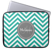 Mit Monogramm Aquamarines Blau und Grau Zigzag Laptopschutzhülle (Vorderseite)