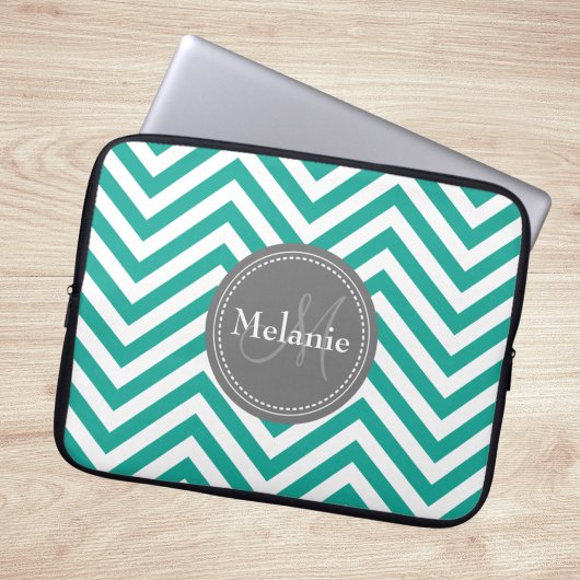 Mit Monogramm Aquamarines Blau und Grau Zigzag Laptopschutzhülle