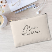 Mit Monogramm Beige Mrs. Elegant Script Zubehörtasche