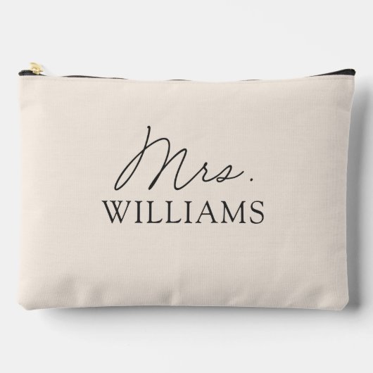 Mit Monogramm Beige Mrs. Elegant Script Zubehörtasche (Vorderseite)