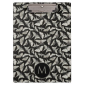 Mit Monogramm Black Beige Moth Bug Pattern Klemmbrett (Vorderseite)