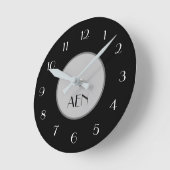 Mit Monogramm Black Gray White Minimalistisch Slee Runde Wanduhr (Winkel)