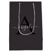 Mit Monogramm Black Iron Gray | Minimal Elegant Mittlere Geschenktüte (Rückseite)