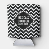 Mit Monogramm Black & White Geometric Zigzag Zickz Dosenkühler (Rückseite)