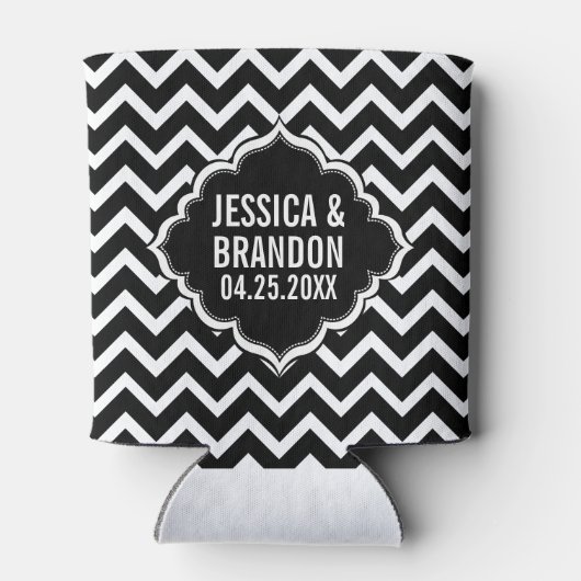 Mit Monogramm Black & White Geometric Zigzag Zickz Dosenkühler (Rückseite)