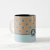 Mit Monogramm Blaublüten Zweifarbige Tasse (Vorderseite Links)