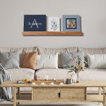 Mit Monogramm blaues Aquarellbild Bilderleiste<br><div class="desc">Dieser schöne staubblaue mit Monogramm Bilderrücken würde ein tolles Muttertagsgeschenk machen!</div>