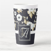 Mit Monogramm blaues Blumendekor Anemone Milchtasse (Vorderseite)