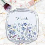 Mit Monogramm blaues Wasser Wildblume Meadow Taschenspiegel<br><div class="desc">Bleibe unterwegs mit unserem Mit Monogramm Blue Watercolor Wildblume Meadow Compact Mirror chic. Sie ist mit einer wunderschönen Wiese mit blauen Maisblumen und anderen Blüten geschmückt und ist eine blumengeschmückte Touch der Eleganz für jeden Schminkfisch-Karo. Mit diesem stilvollen Begleiter verbinden Sie moderne botanische Lebensräume.</div>