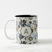 Mit Monogramm Blue Tan-Blume mit Blumendruck Zweifarbige Tasse (Links)