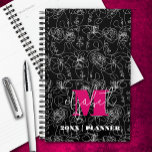 Mit Monogramm Blume und Gesichter Planer<br><div class="desc">Dieser personalisierte Planer enthält Ihr Monogramm und Ihren Vornamen in schicker Schrift auf einem Hintergrund einer Skizze von Blume und Gesichtern auf schwarz,  oder jede Farbe,  die Sie mit unseren Bearbeitungswerkzeugen wählen. Ideal für sich selbst oder ein gutes Geschenk für jeden Anlass.</div>