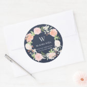 Mit Monogramm Blush Blue Rose Blume Rücksendeadres Runder Aufkleber (Umschlag)