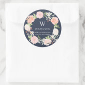 Mit Monogramm Blush Blue Rose Blume Rücksendeadres Runder Aufkleber (Tasche)