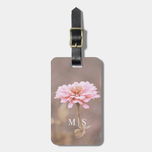 Mit Monogramm Blush Pink Montana Wildblume Gepäckanhänger (Vorderseite vertikal)